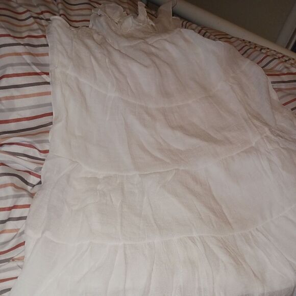 Kamtenia Woman's white flowy dress - Picture 2 of 4